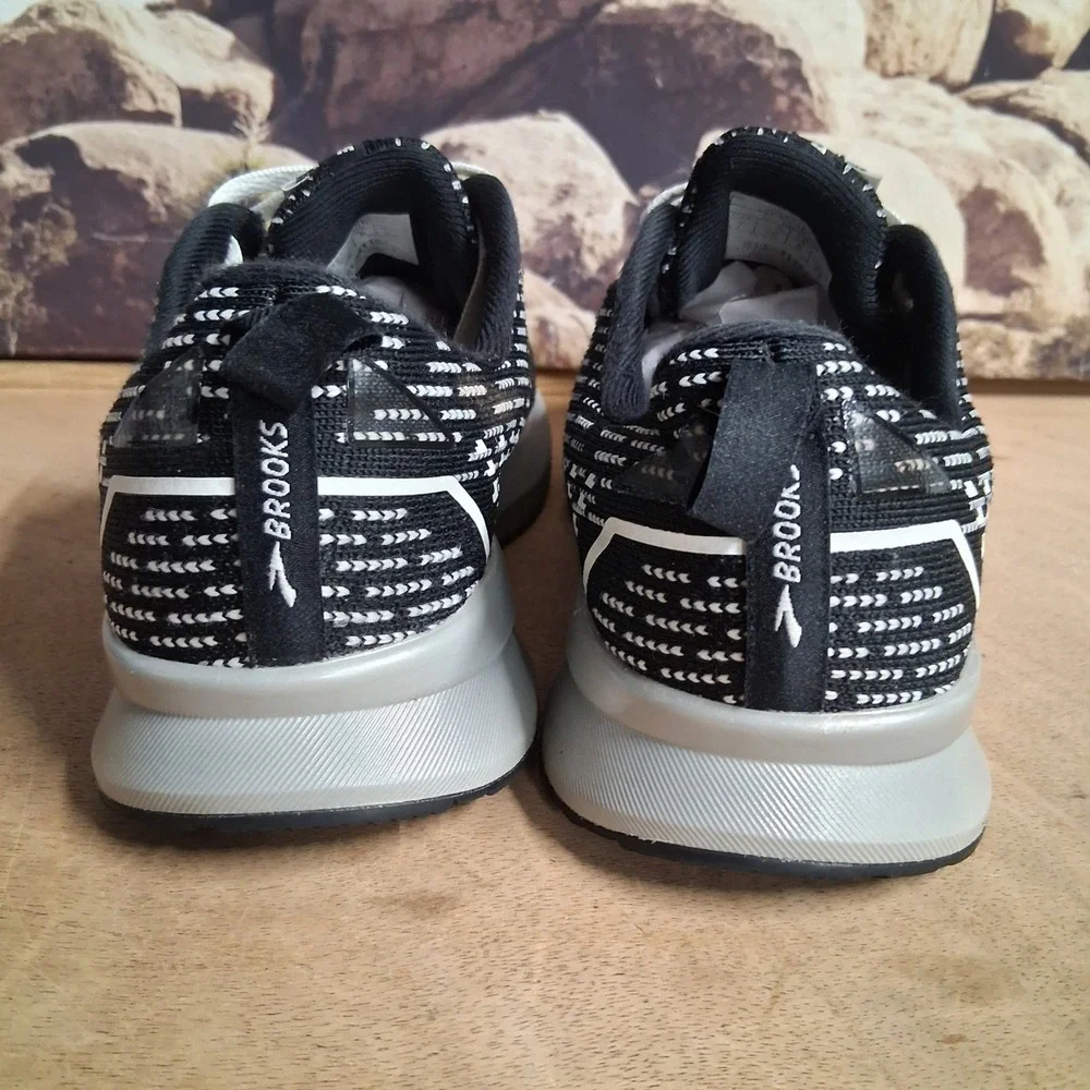 Brooks Levitate 5 Womens Running Shoes Black White Silver 1203521B088 Sz 7
